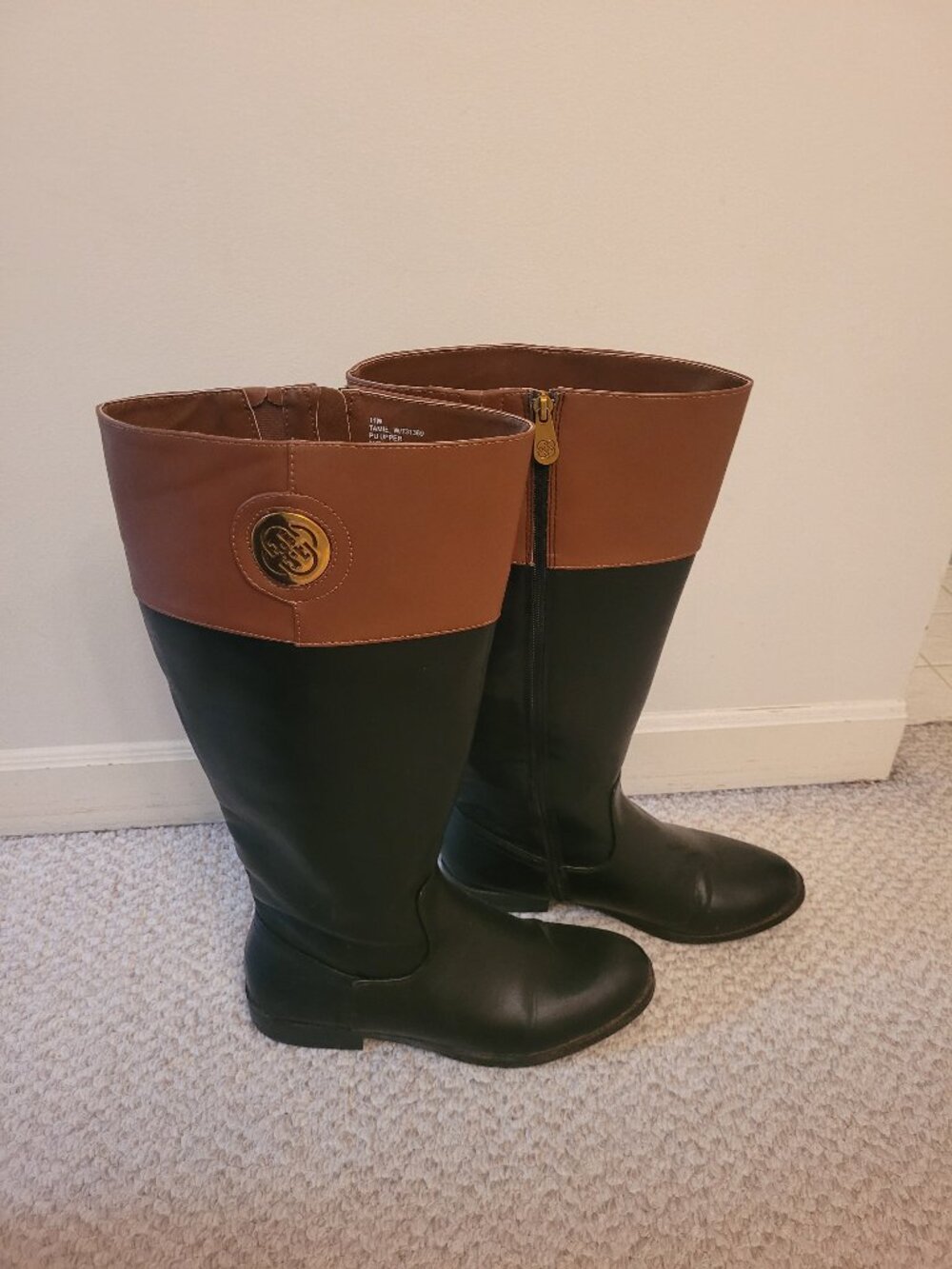 Daisy Fuentes Black and Brown faux-leather boots, size 11W